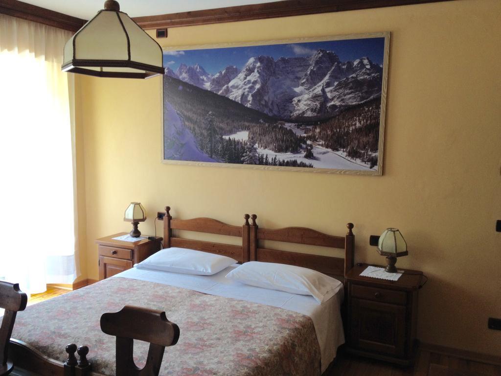 Albergo Garni Ajarnola Auronzo di Cadore Habitación foto
