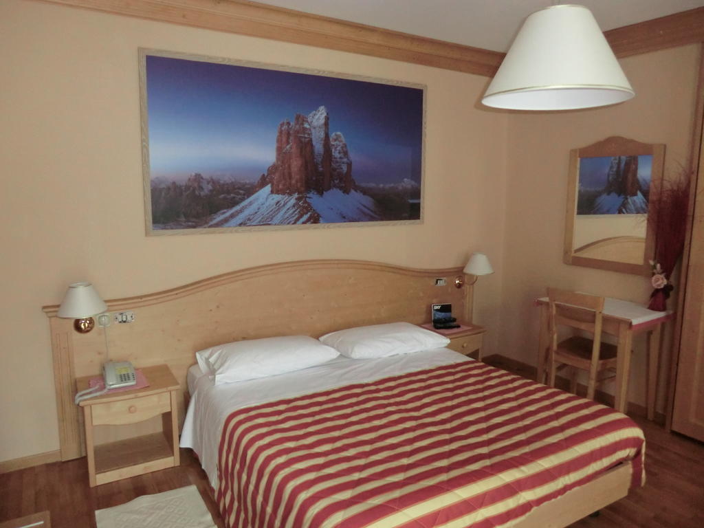 Albergo Garni Ajarnola Auronzo di Cadore Habitación foto