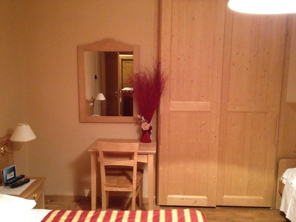 Albergo Garni Ajarnola Auronzo di Cadore Habitación foto