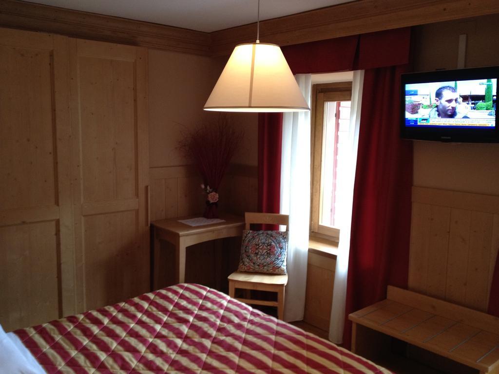Albergo Garni Ajarnola Auronzo di Cadore Habitación foto